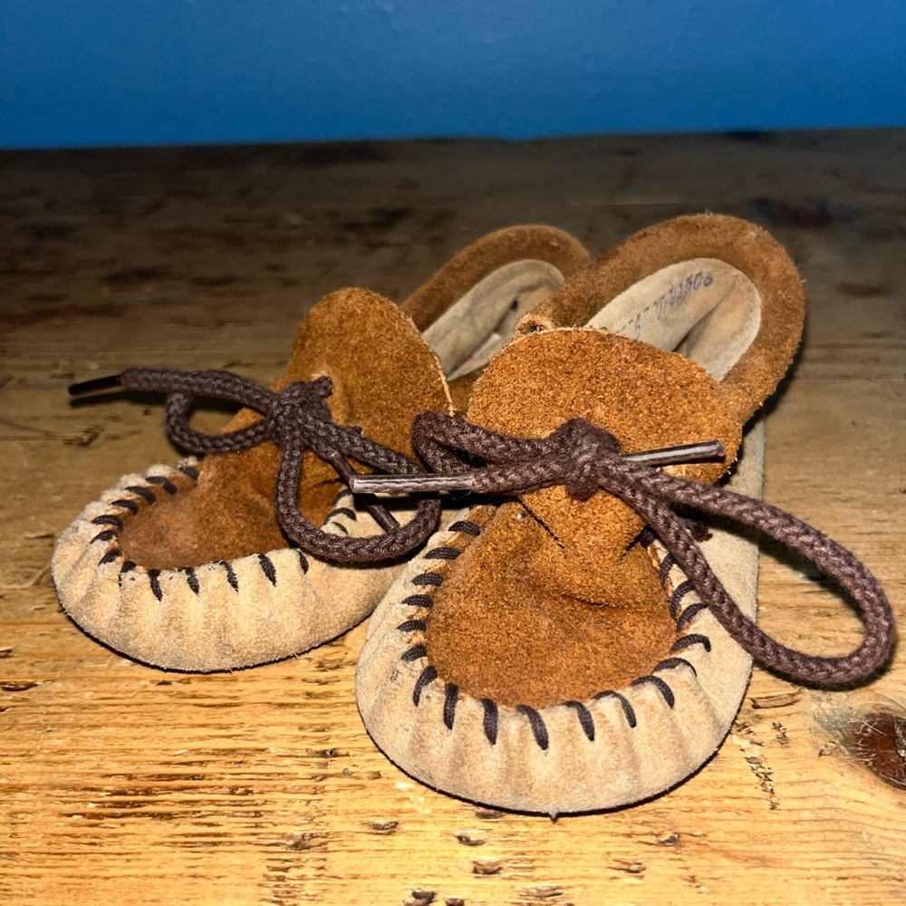 Minnetonka Kids Moccasins in Brown and Tan